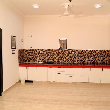 Tuk Tuk Homestay Агра Экстерьер фото
