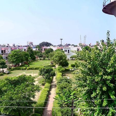 Tuk Tuk Homestay Агра Экстерьер фото
