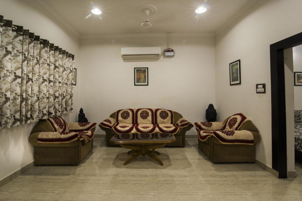 Tuk Tuk Homestay Агра Экстерьер фото
