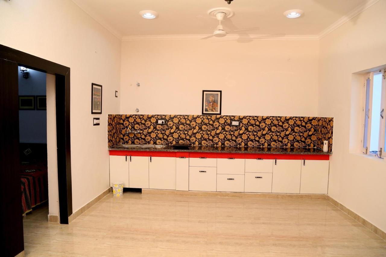 Tuk Tuk Homestay Агра Экстерьер фото
