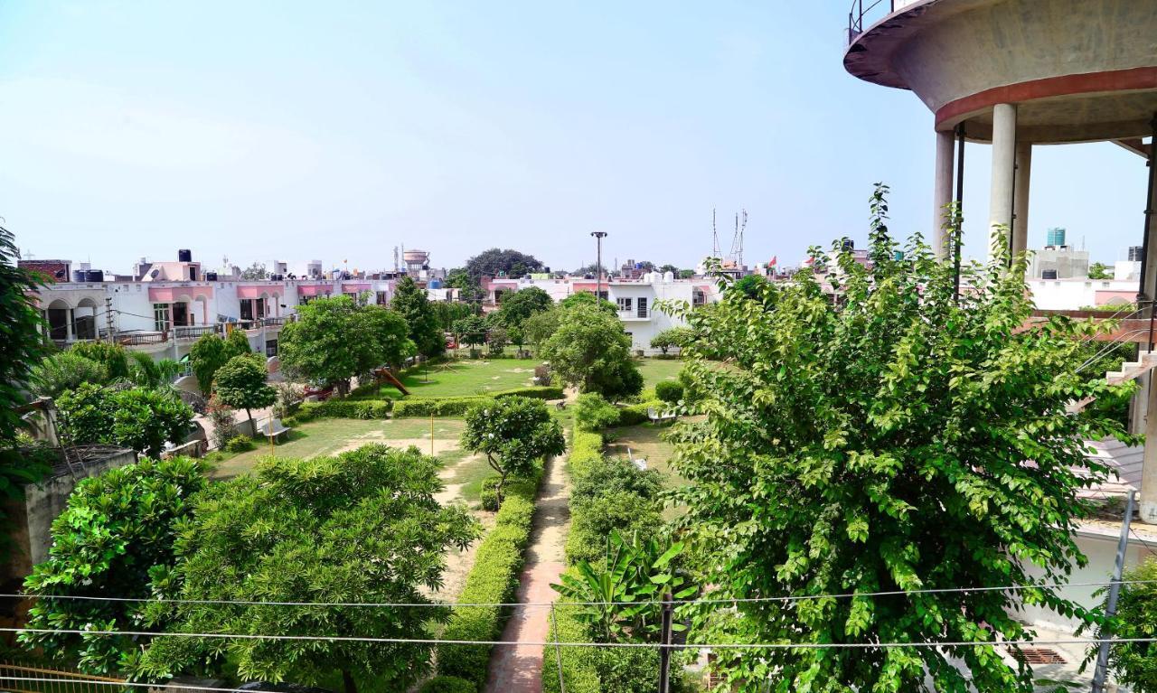 Tuk Tuk Homestay Агра Экстерьер фото