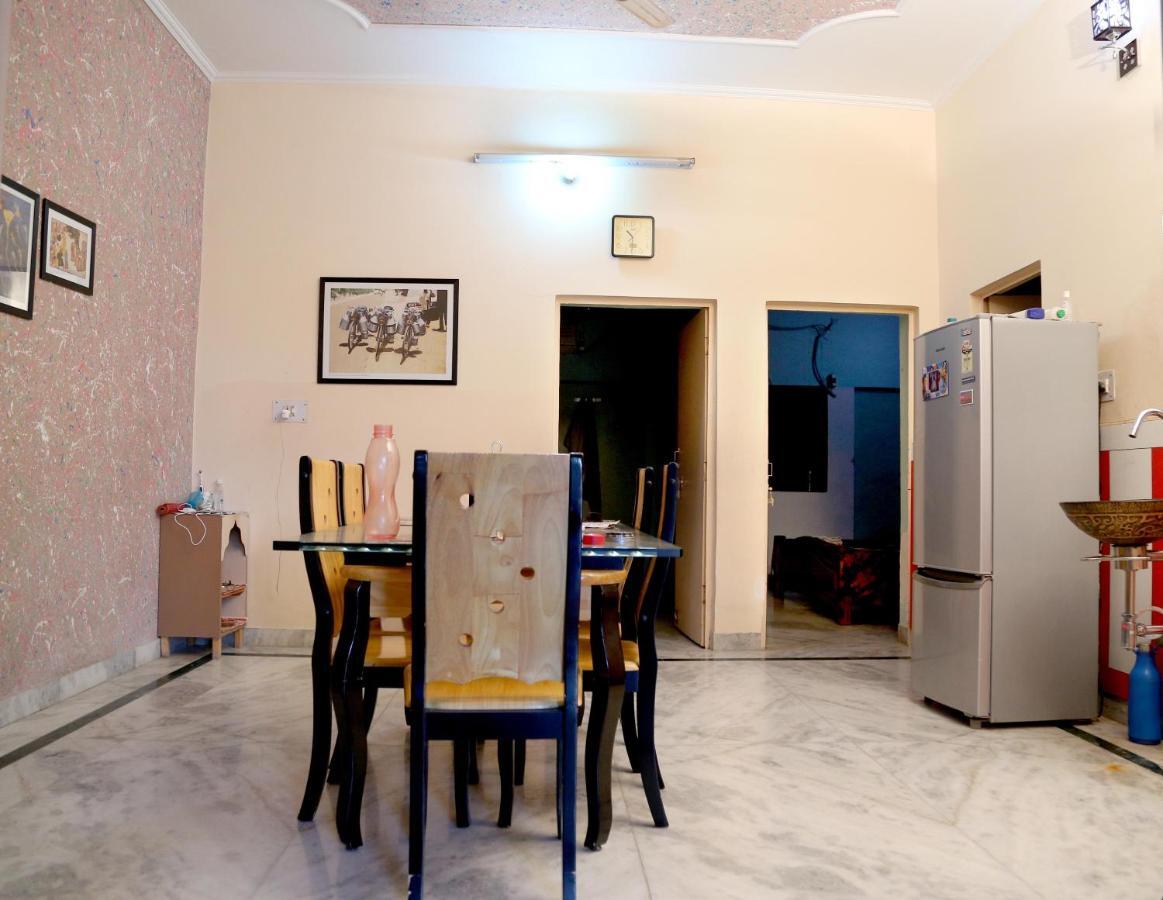 Tuk Tuk Homestay Агра Экстерьер фото